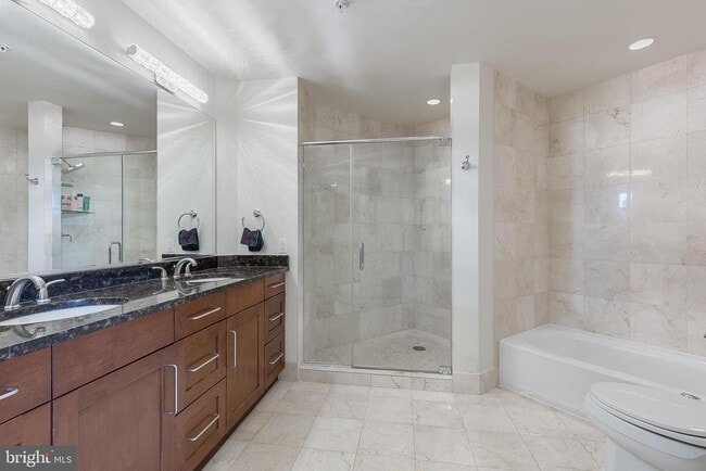 Building Photo - 8220 Crestwood Heights Dr