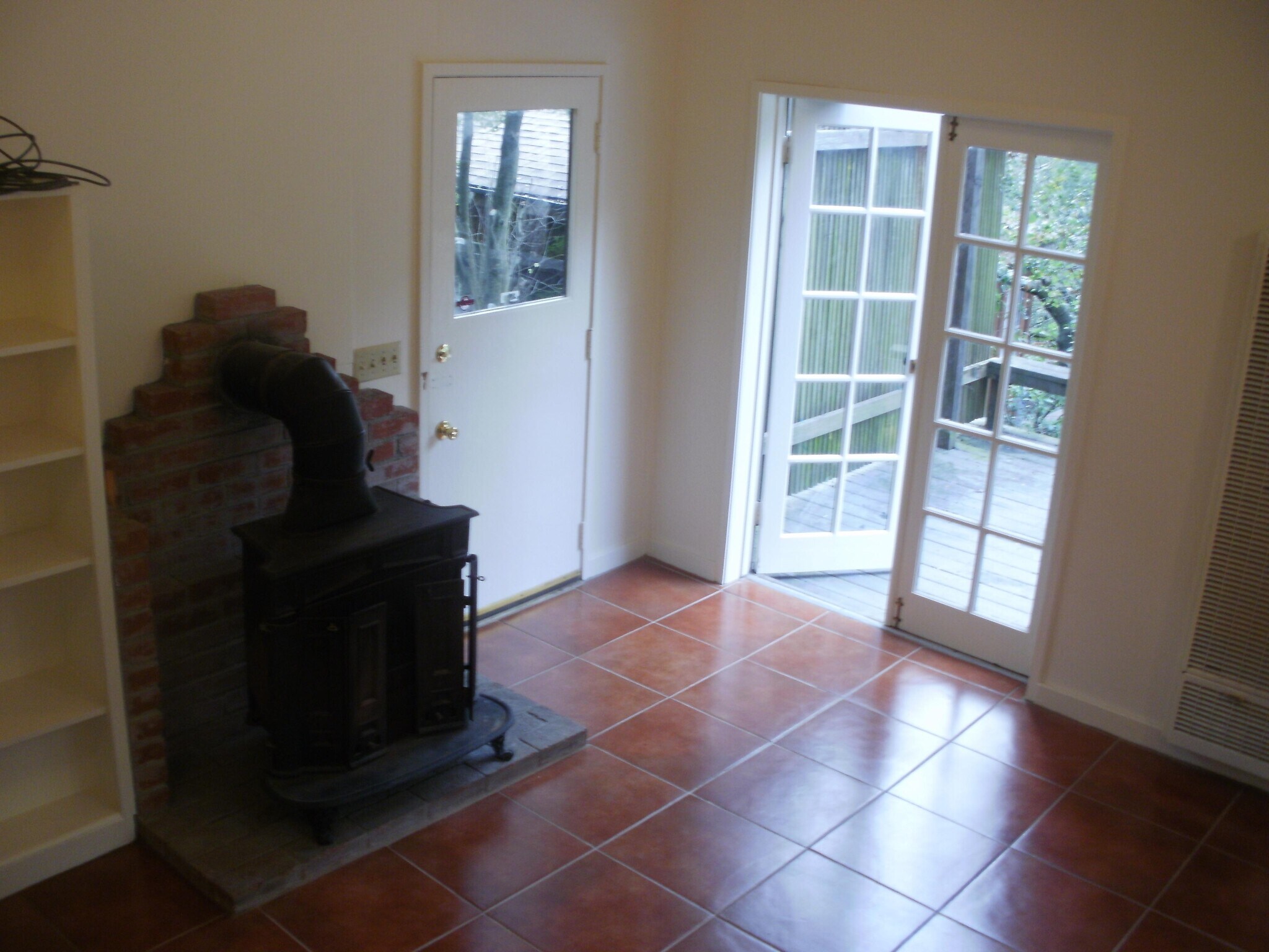 Building Photo - 58 Roble Rd