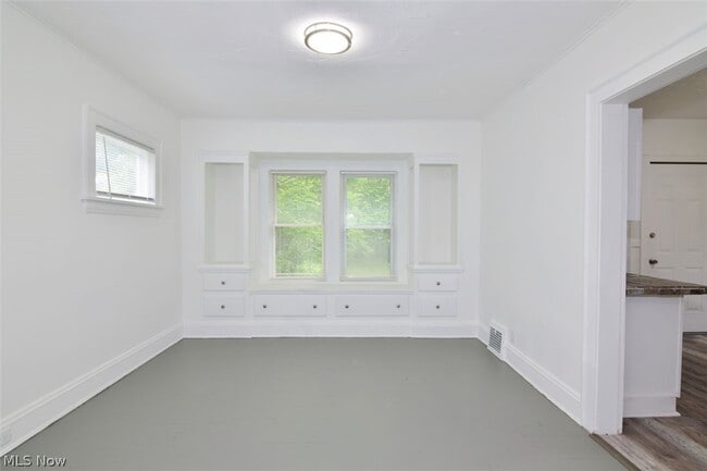 Building Photo - 3369 E 139th St