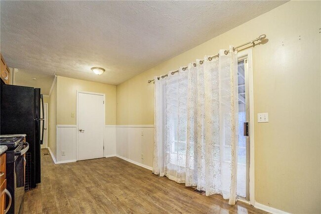 Building Photo - 6095 Mincey Rd