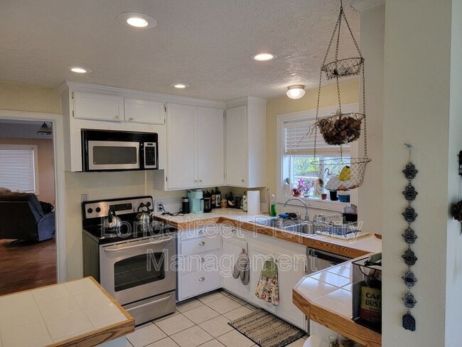 Building Photo - 943 NW 11th St