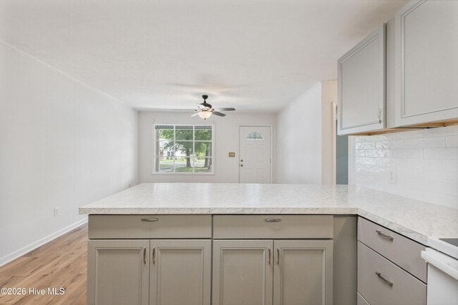 Building Photo - 1070 River Dr SW