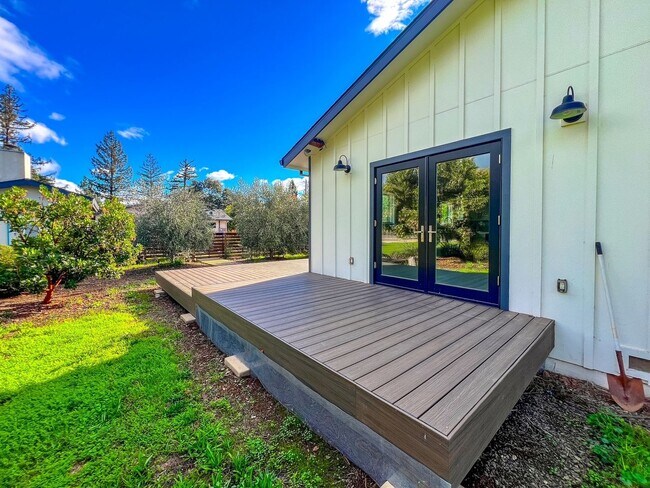 Building Photo - Beautiful Newer Two Bedroom Napa Home