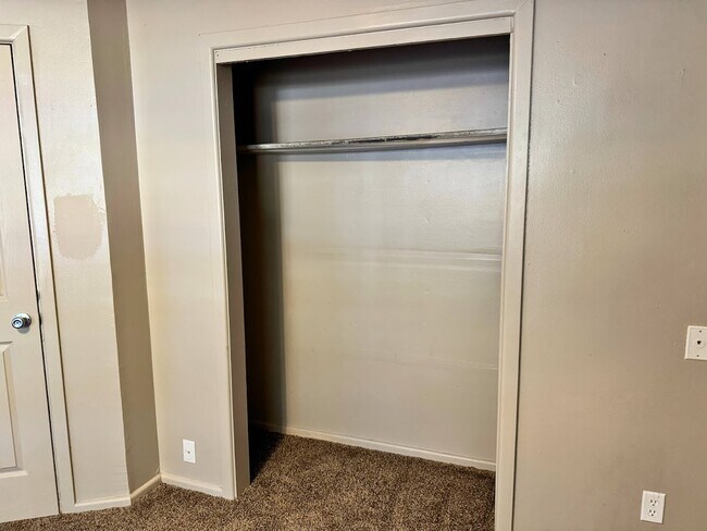 Building Photo - 703 Pecan St