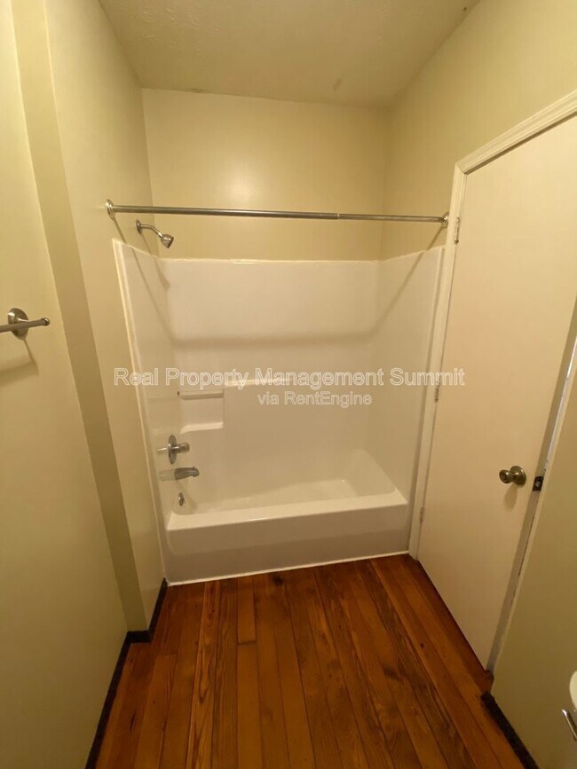 Building Photo - 817 Grayson Ave