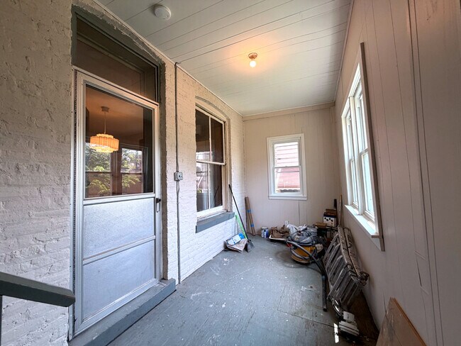 Building Photo - 2036 N Sawyer Ave