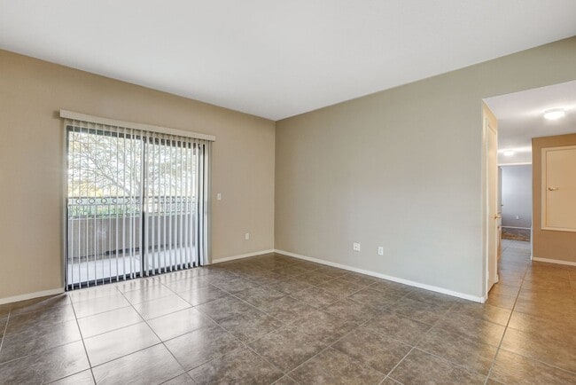 Building Photo - Beautiful downstairs 3 bdrm 2 Bath Condo w...
