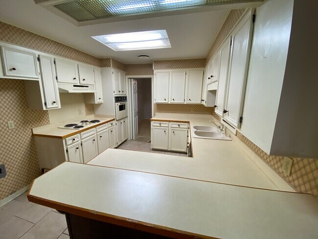 Building Photo - 5075 Riverwood Cir - NE Jackson