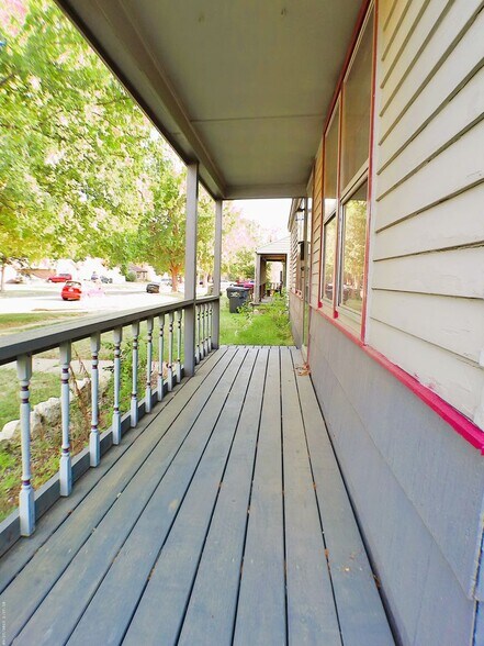 Building Photo - 207 S Mt Carmel St