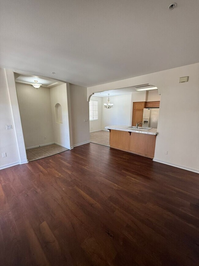 Building Photo - 610 Sunrise Dr