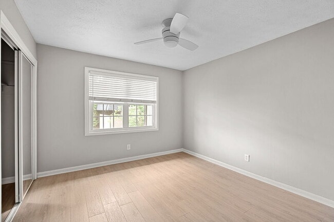 Building Photo - 315 Winding River Dr