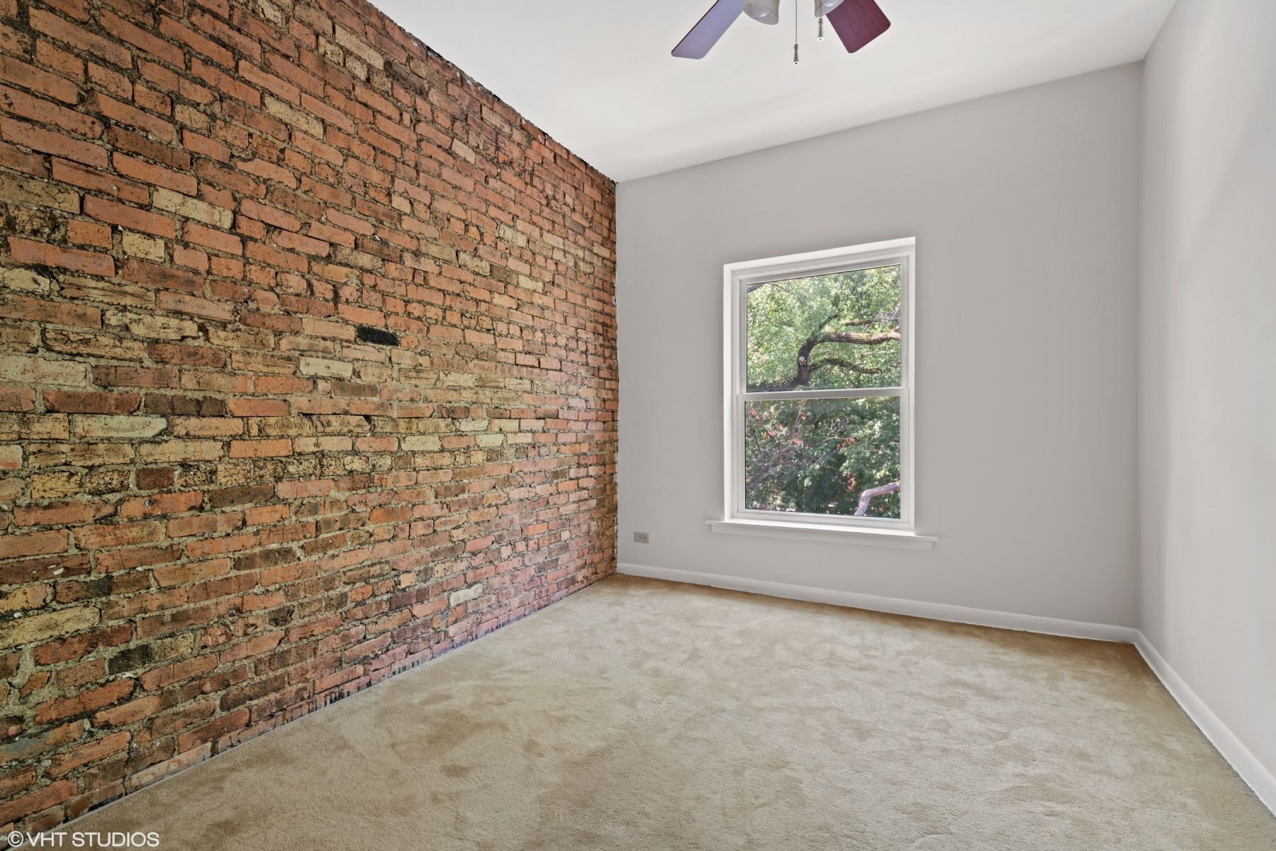 Building Photo - 2945 N Sheffield Ave