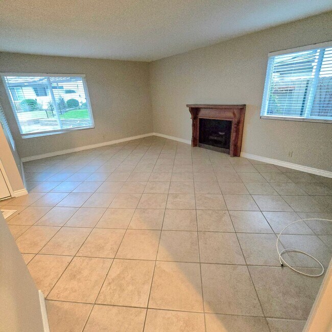 Building Photo - 2 bedroom with GAREAGE in the HEART of Wes...