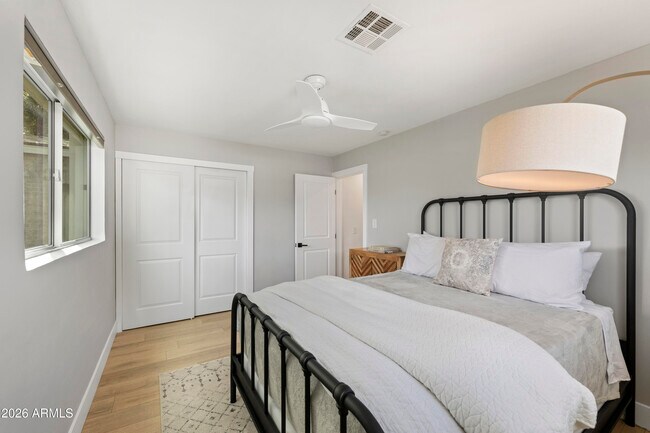Building Photo - 4244 N 35th Pl