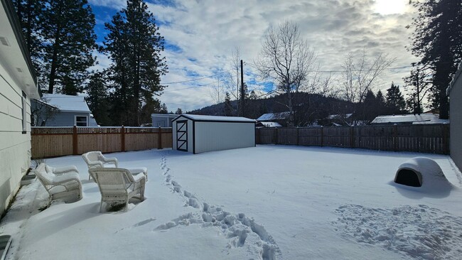 Building Photo - Fully Furnished 3 Bedroom Home in Coeur d'...