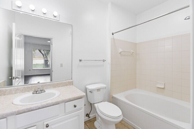 Building Photo - 17906 Villa Creek Dr