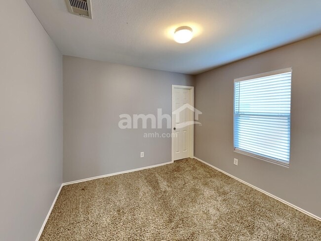 Building Photo - 2203 Shady Birch Dr