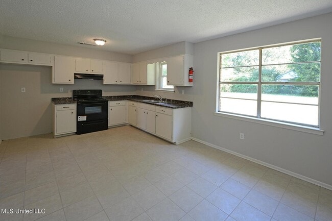 Building Photo - 5108 Gray Dr