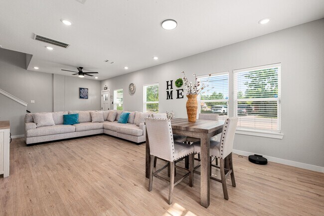 Building Photo - 8357 Tate St