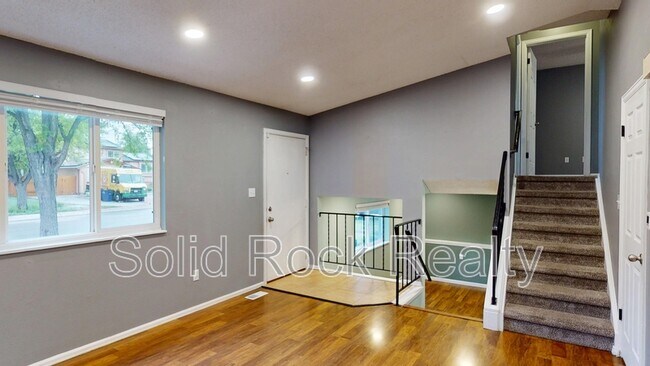 Building Photo - 4817 Ridenour Dr