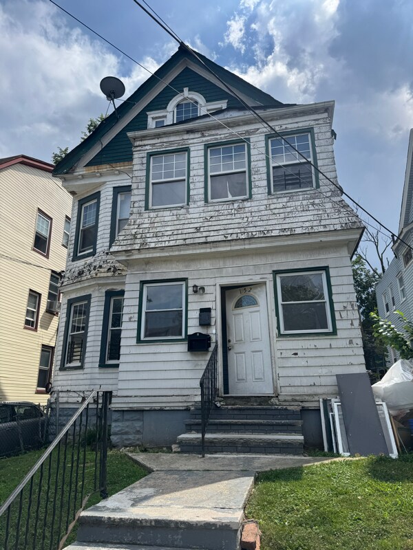 Building Photo - 152 Shephard Ave