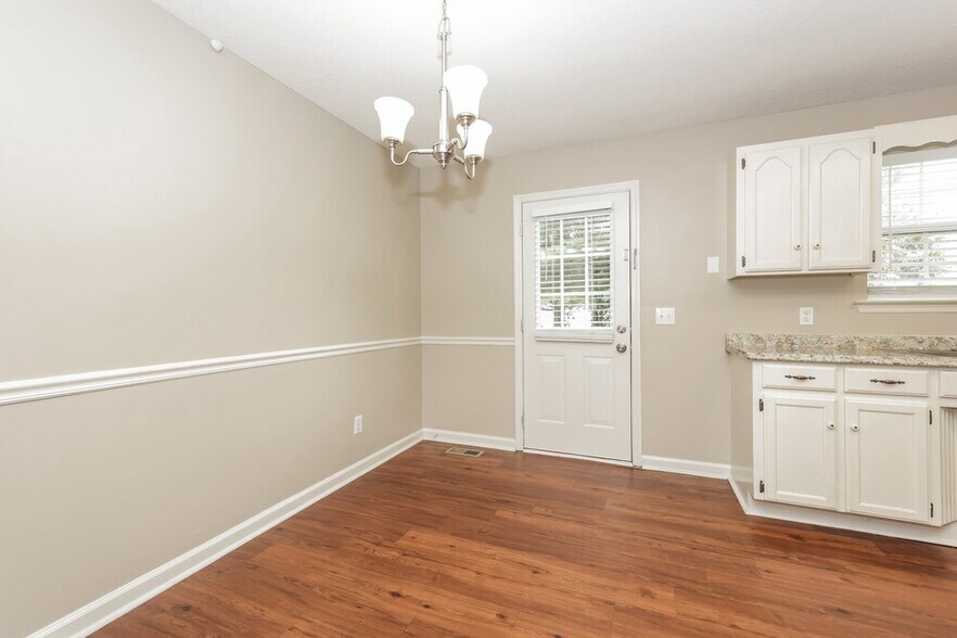 Building Photo - 1107 Lillian Ct