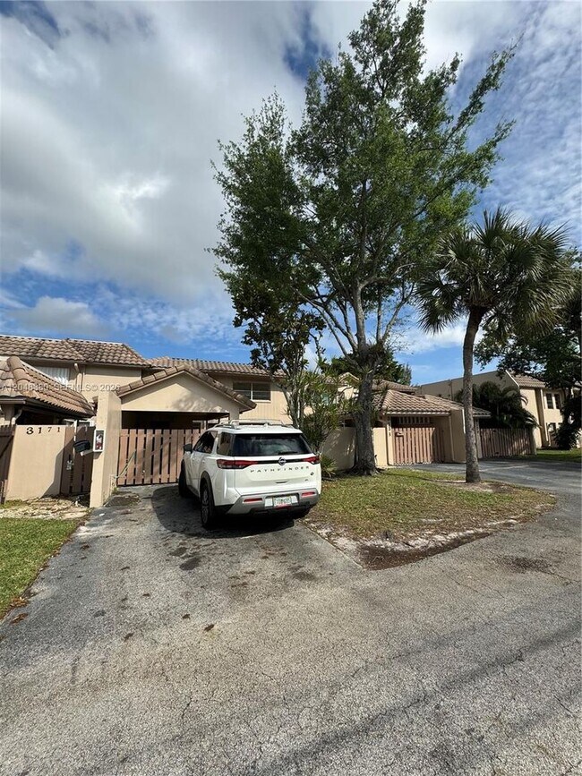 Building Photo - 3167 Coral Springs Dr
