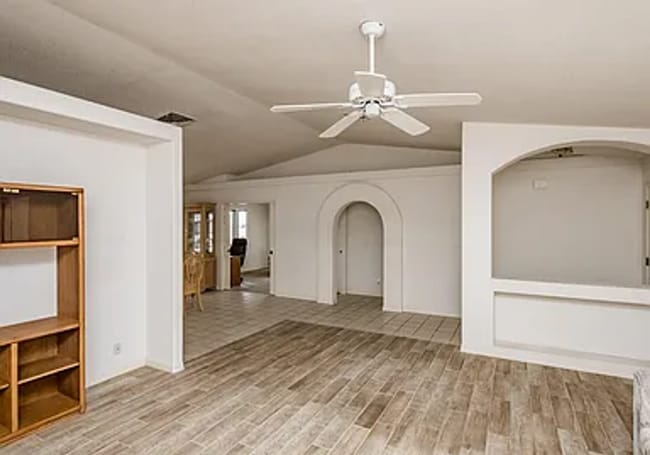Building Photo - South Side 3 Bedroom Home