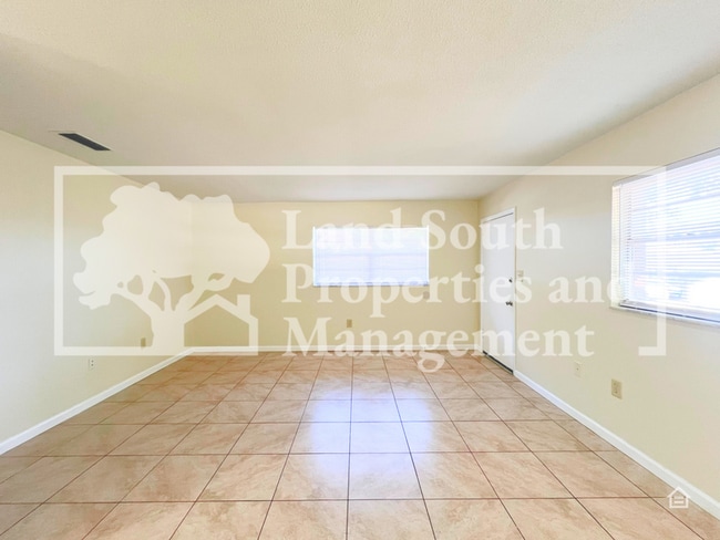 Building Photo - 713 Johnson Ave