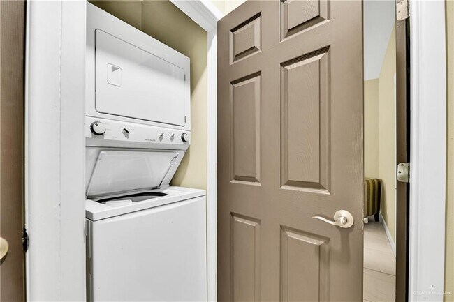 Building Photo - 17 East St