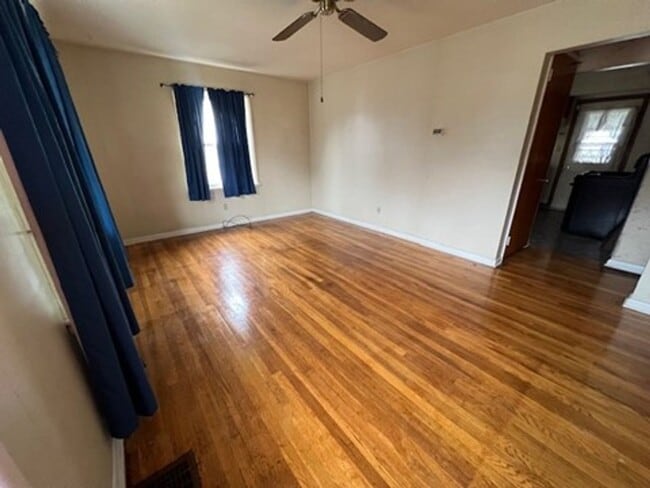 Building Photo - 908 Kennebec Ave