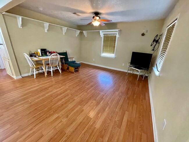 Building Photo - 800 Grigsby Ave