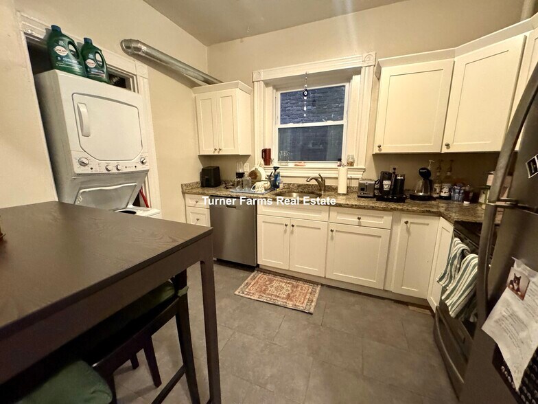 Building Photo - 614 Columbus Ave