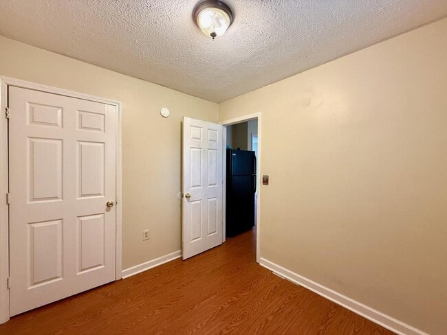 Building Photo - 2884 Blue Ridge Dr