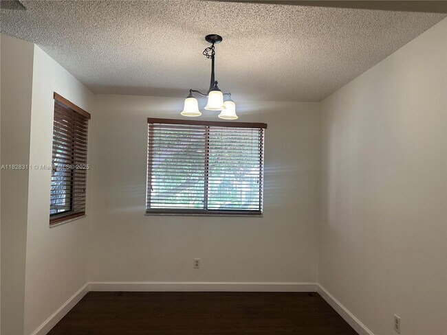 Building Photo - 906 Coral Club Dr
