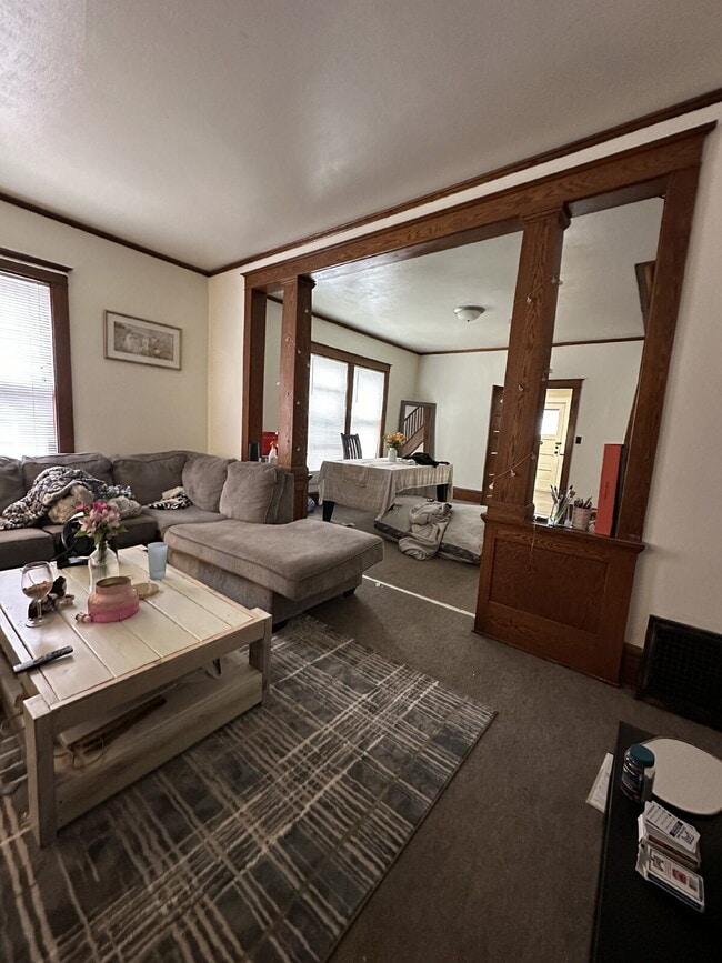 Building Photo - 6 bedroom 2 bath Duplex - available for June 1st close to UWEC!