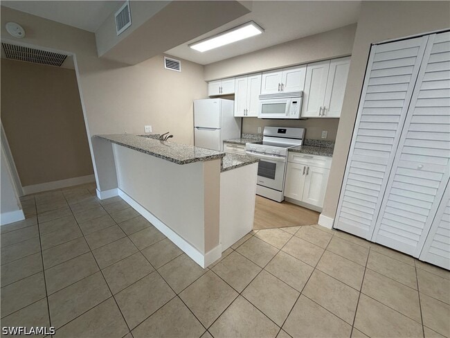 Building Photo - 5317 Summerlin Rd