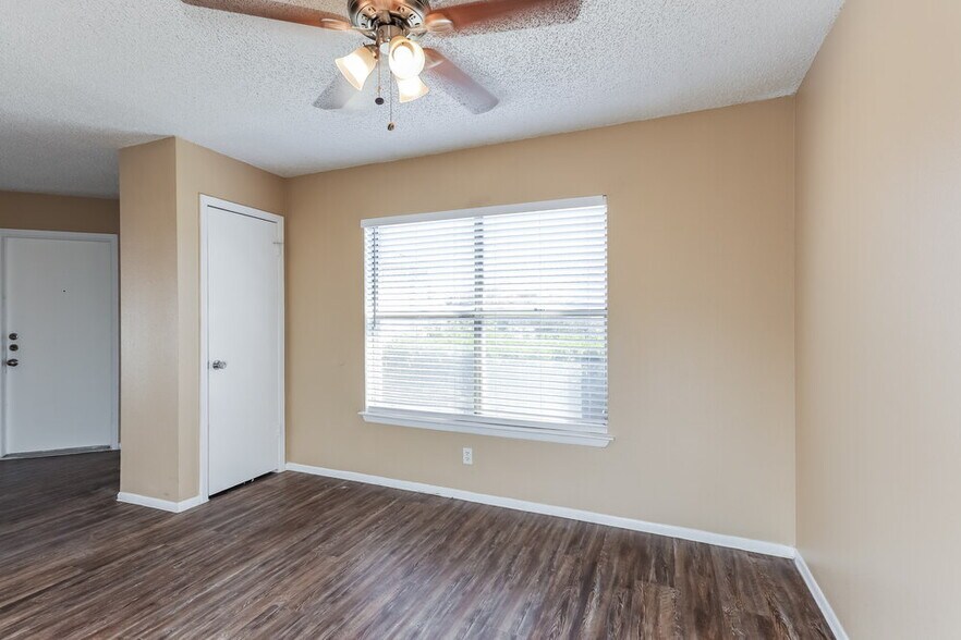 Building Photo - 2949 Moss Plain Dr