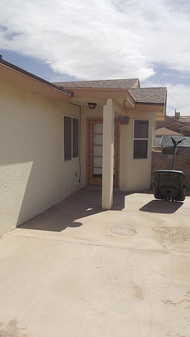 Building Photo - Northeast El Paso 3 Bed/2 Bath with Refrig A/C