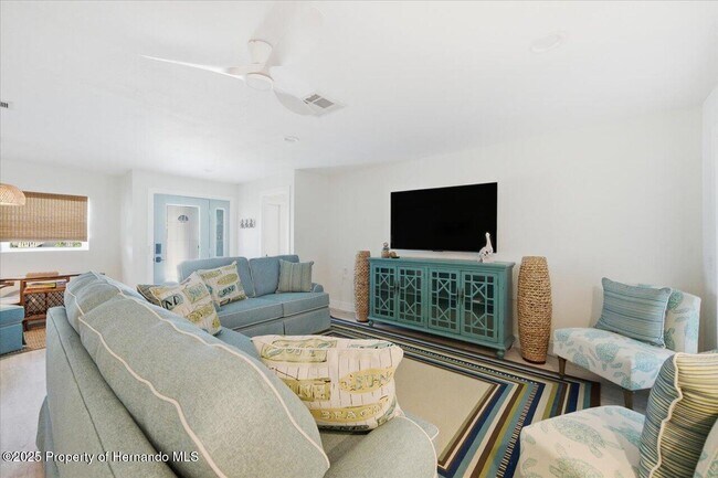 Building Photo - 4262 Biscayne Dr