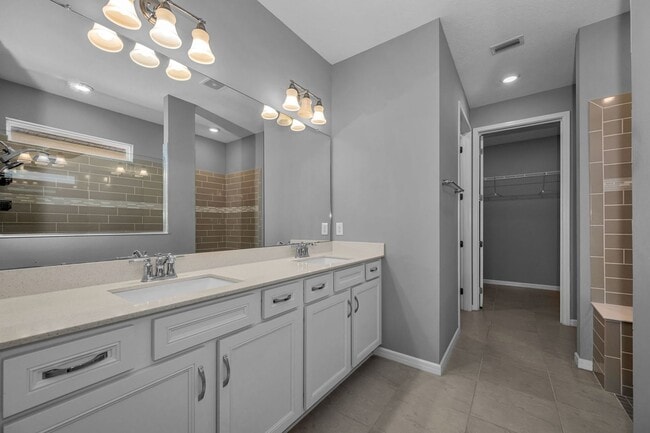 Building Photo - Large Spacious 2 bedroom 2 bath in Del Web