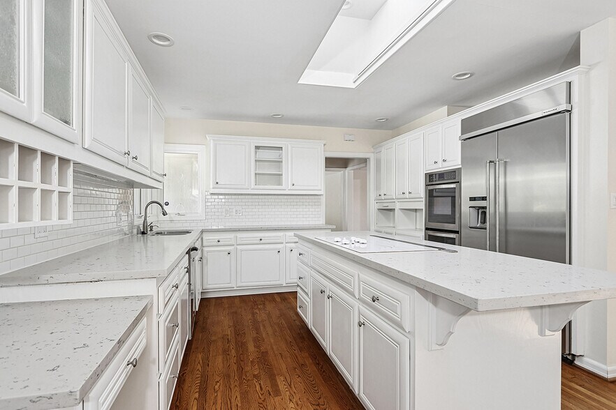 Building Photo - 1109 Via Romero