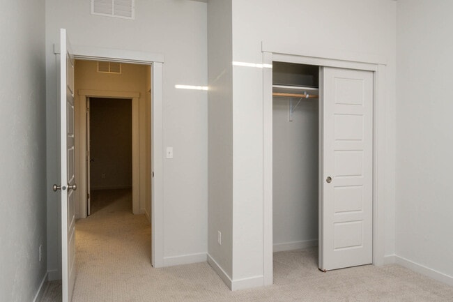 Building Photo - 248 N Caracaras Way