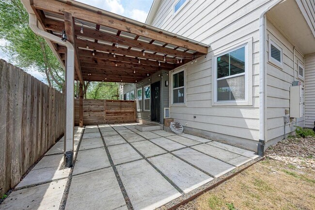 Building Photo - 1000 Taulbee Ln