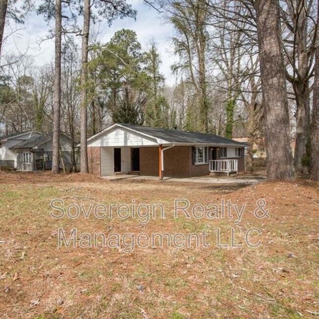 Building Photo - 4085 Kenora Dr SW