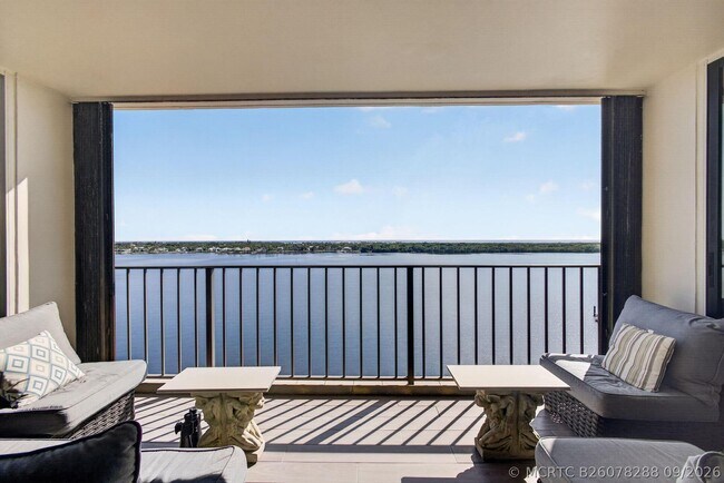 Building Photo - 126 Lakeshore Dr
