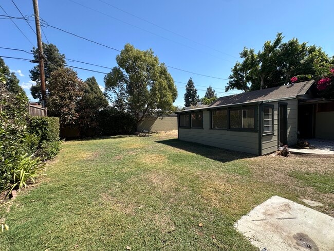 Building Photo - 930 N Fairview St