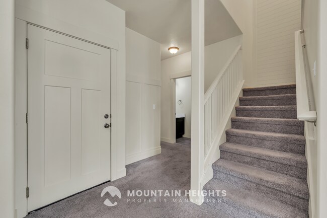 Building Photo - 607 Sawback Ln