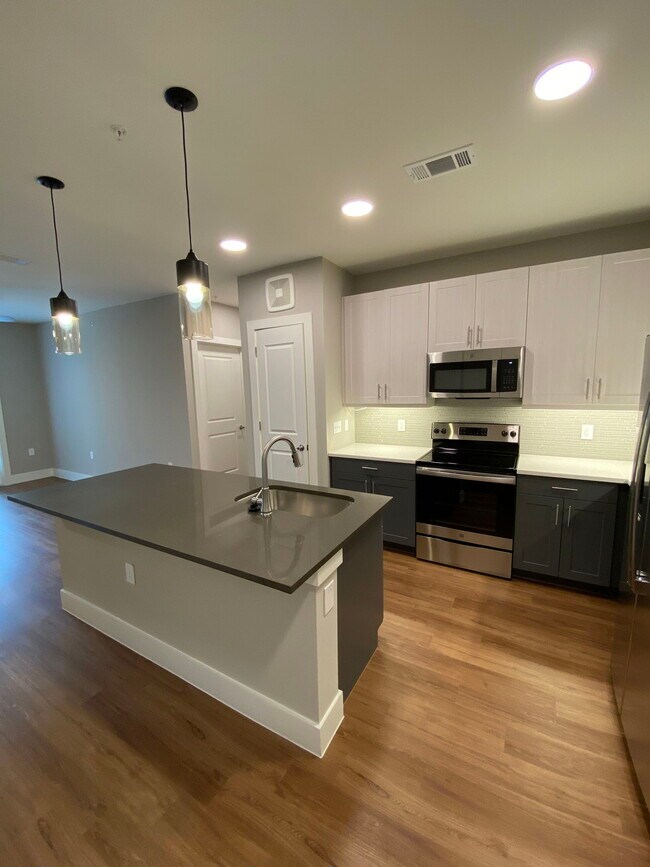 Building Photo - 948 Narwhal Dr