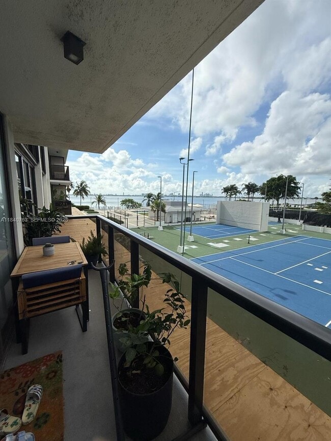 Building Photo - 600 NE 36th St